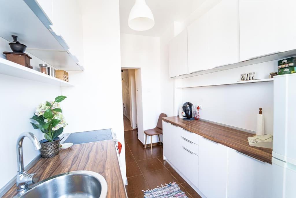 Central Apartment 2Bd Next To Vitosha Bul. Sofia Eksteriør billede