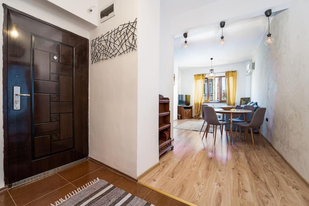 Central Apartment 2Bd Next To Vitosha Bul. Sofia Eksteriør billede