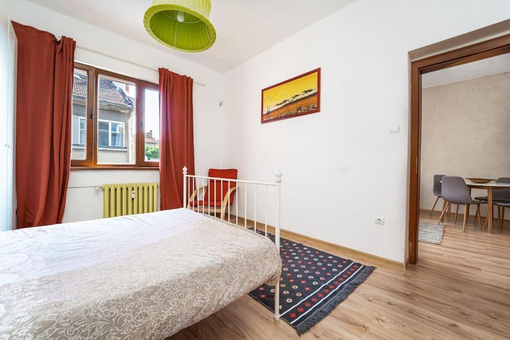 Central Apartment 2Bd Next To Vitosha Bul. Sofia Eksteriør billede